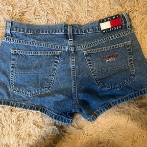 Tommy Hilfiger Shorts Size 9